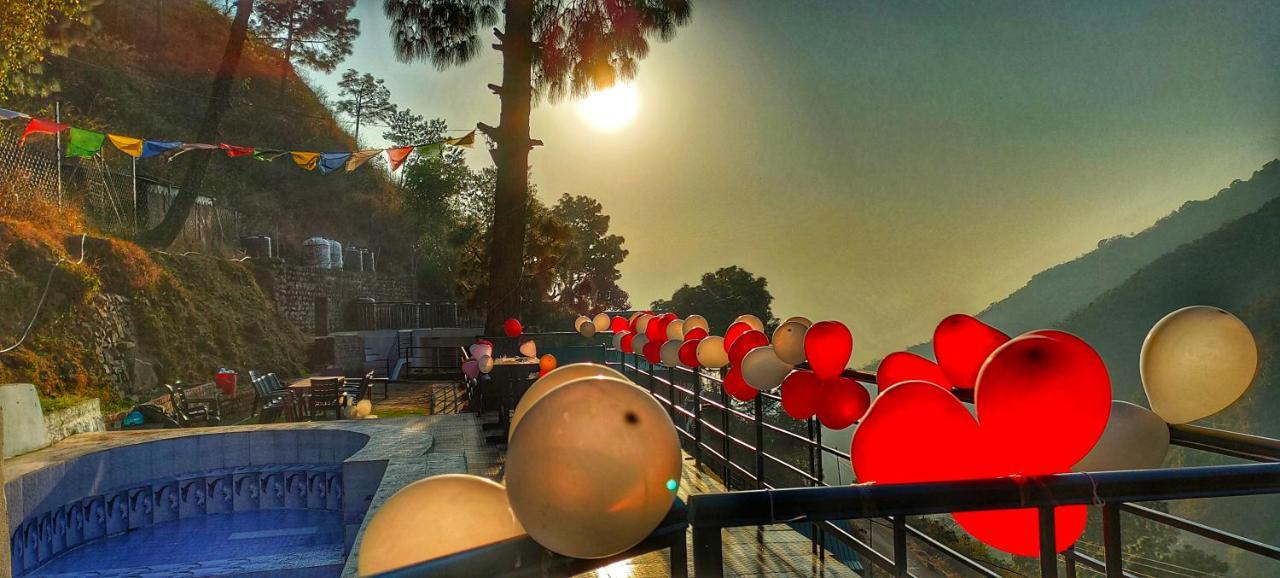 Safarmaina Resort Kasauli Kültér fotó